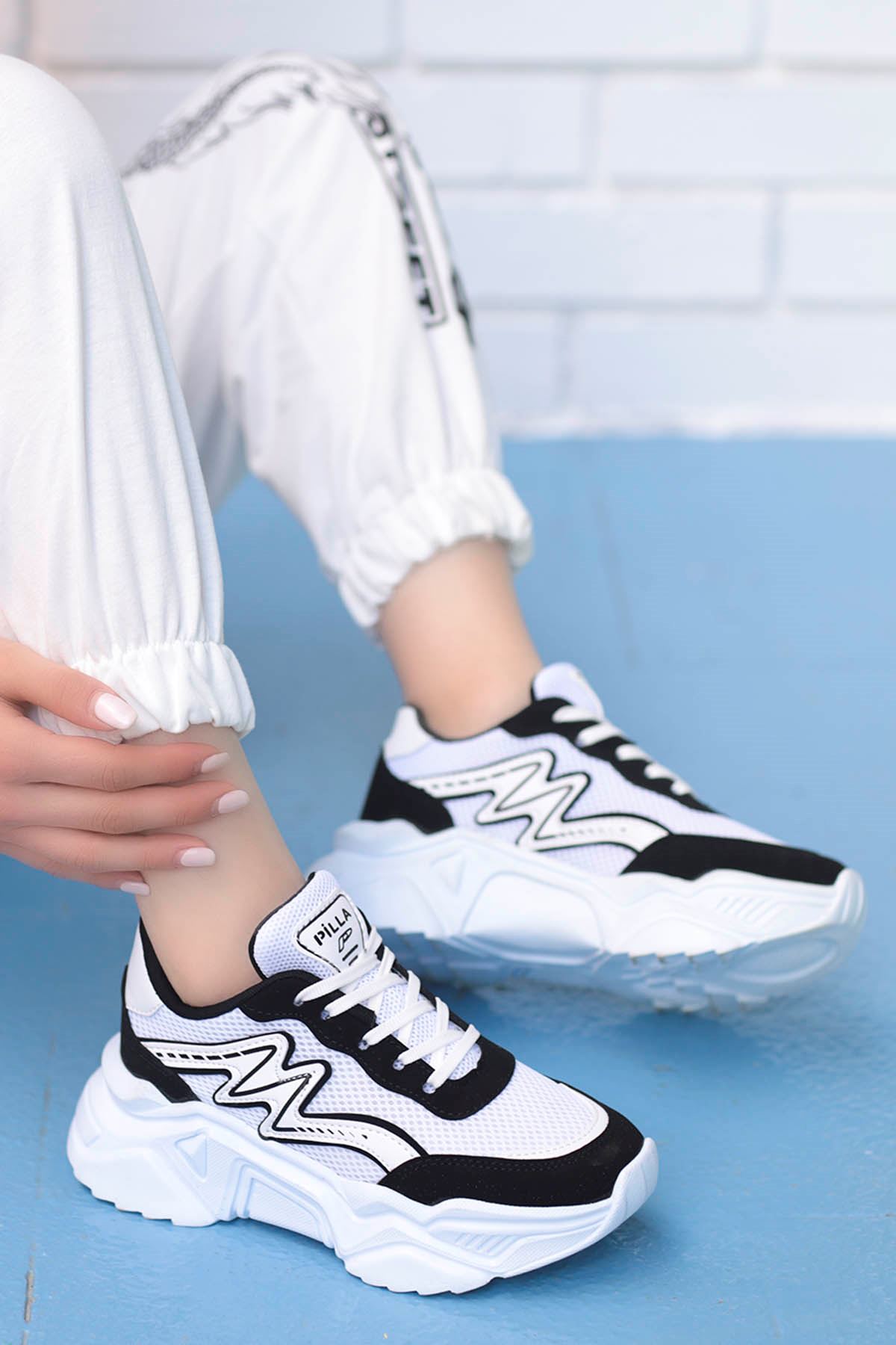 Macro Çizgi Detay Spor Ayakkabı Siyah Beyaz Detay